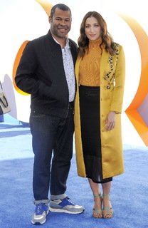Chelsea Peretti feet photo thumbnail