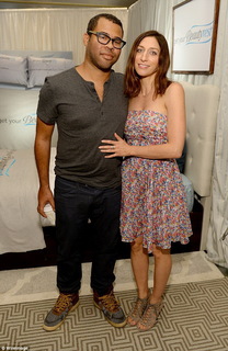 Chelsea Peretti feet photo thumbnail