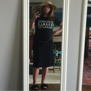 Chelsea Peretti feet photo thumbnail