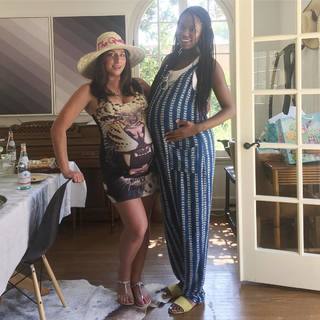 Chelsea Peretti feet photo thumbnail
