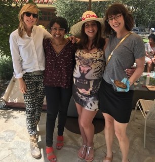 Chelsea Peretti feet photo thumbnail