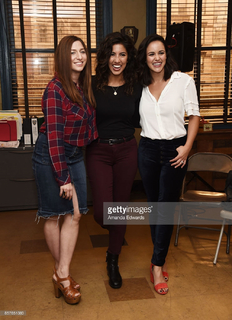 Chelsea Peretti feet photo thumbnail