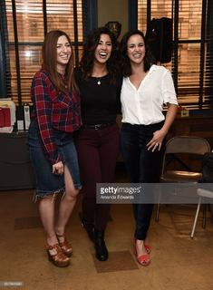 Chelsea Peretti feet photo thumbnail