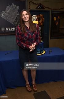 Chelsea Peretti feet photo thumbnail