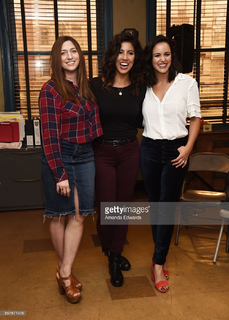 Chelsea Peretti feet photo thumbnail
