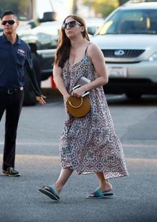 Chelsea Peretti feet photo thumbnail