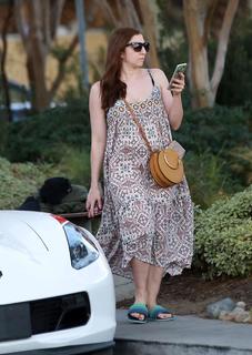 Chelsea Peretti feet photo thumbnail