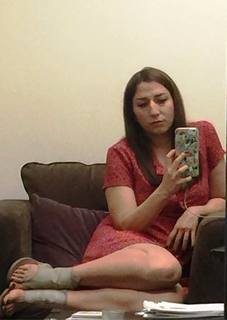 Chelsea Peretti feet photo thumbnail