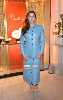 Chelsea Peretti feet photo thumbnail