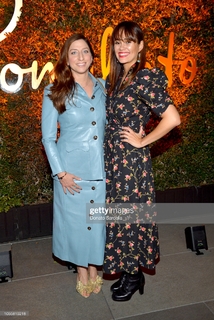 Chelsea Peretti feet photo thumbnail