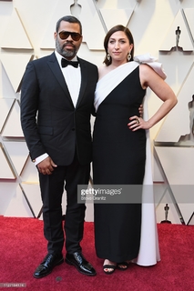 Chelsea Peretti feet photo thumbnail