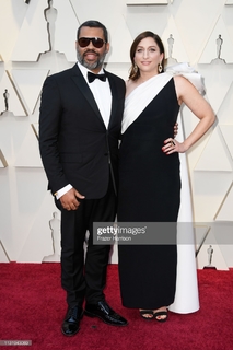Chelsea Peretti feet photo thumbnail