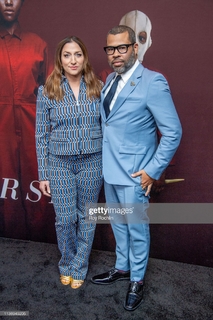 Chelsea Peretti feet photo thumbnail