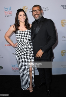 Chelsea Peretti feet photo thumbnail