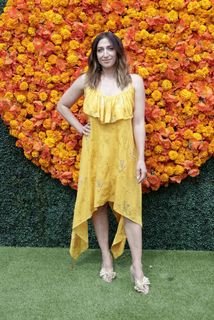 Chelsea Peretti feet photo thumbnail