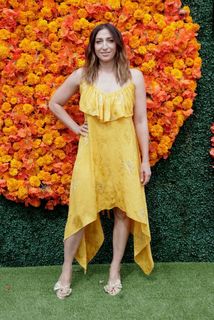 Chelsea Peretti feet photo thumbnail