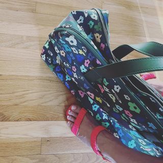 Chelsea Peretti feet photo thumbnail