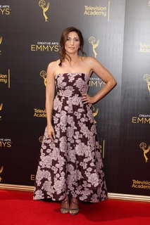 Chelsea Peretti feet photo thumbnail