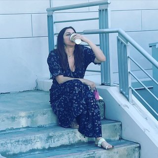 Chelsea Peretti feet photo thumbnail