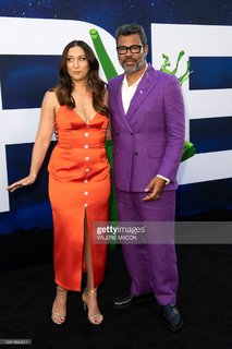 Chelsea Peretti feet photo thumbnail