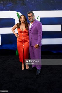 Chelsea Peretti feet photo thumbnail