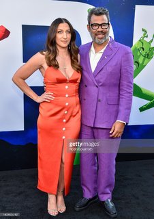 Chelsea Peretti feet photo thumbnail