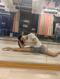 Chen Jin feet photo 12