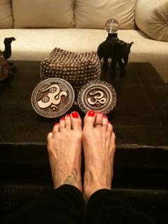 Cher feet photo thumbnail
