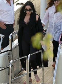 Cher feet photo thumbnail