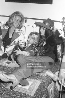 Cher feet photo thumbnail
