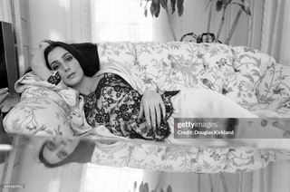 Cher feet photo thumbnail