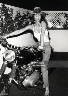 Cher feet photo thumbnail