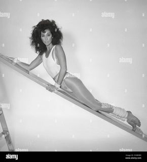 Cher feet photo thumbnail