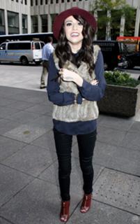 Cher Lloyd feet photo thumbnail