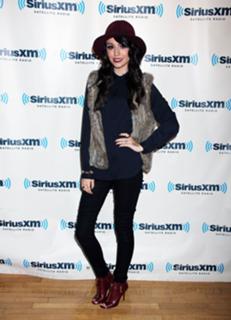 Cher Lloyd feet photo thumbnail