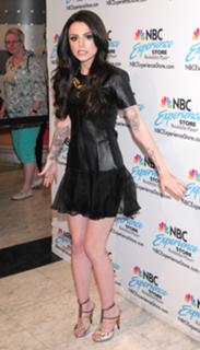 Cher Lloyd feet photo thumbnail