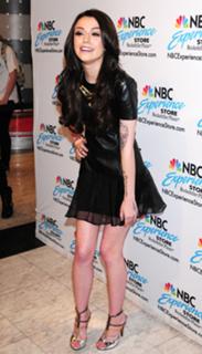 Cher Lloyd feet photo thumbnail