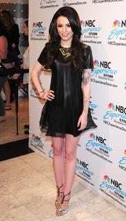 Cher Lloyd feet photo thumbnail