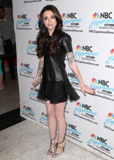 Cher Lloyd feet photo thumbnail