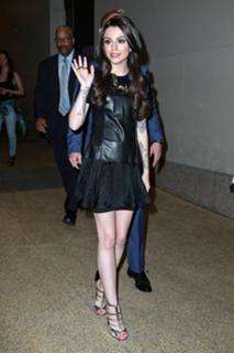 Cher Lloyd feet photo thumbnail