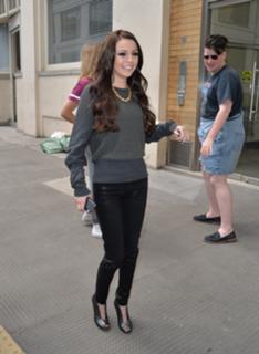 Cher Lloyd feet photo thumbnail