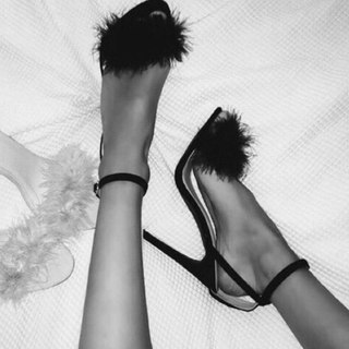 Cher Lloyd feet photo thumbnail