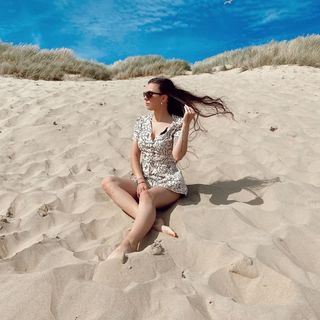 Cher Lloyd feet photo thumbnail