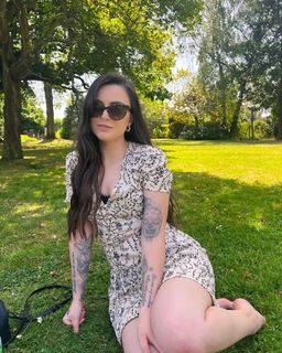 Cher Lloyd feet photo thumbnail