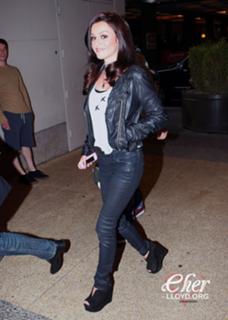 Cher Lloyd feet photo thumbnail