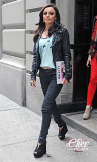 Cher Lloyd feet photo thumbnail