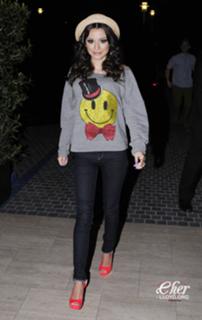 Cher Lloyd feet photo thumbnail
