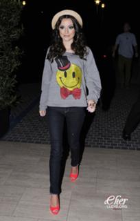 Cher Lloyd feet photo thumbnail