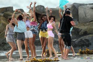 Cher Lloyd feet photo thumbnail