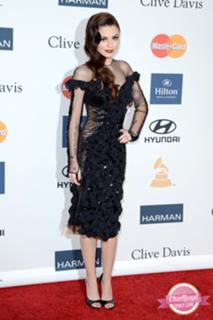 Cher Lloyd feet photo thumbnail